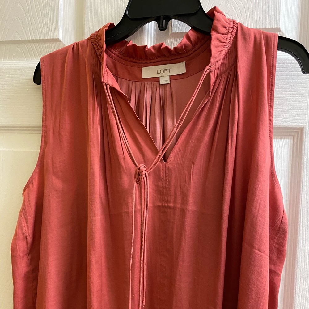 Loft sleeveless top size L like new